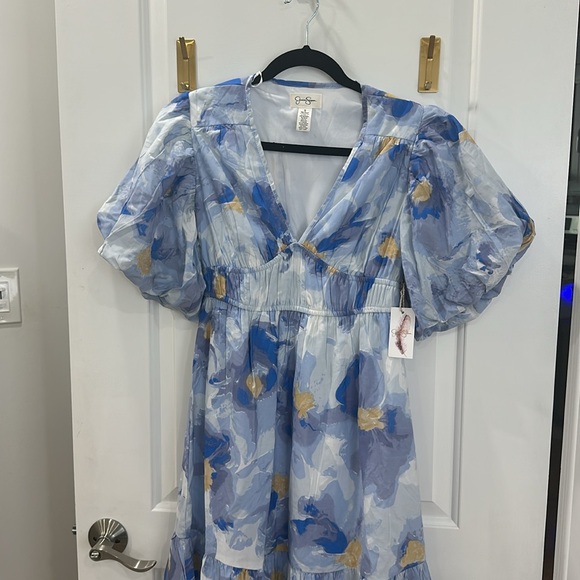 New with tags floral puff sleeve dress - Picture 2 of 6